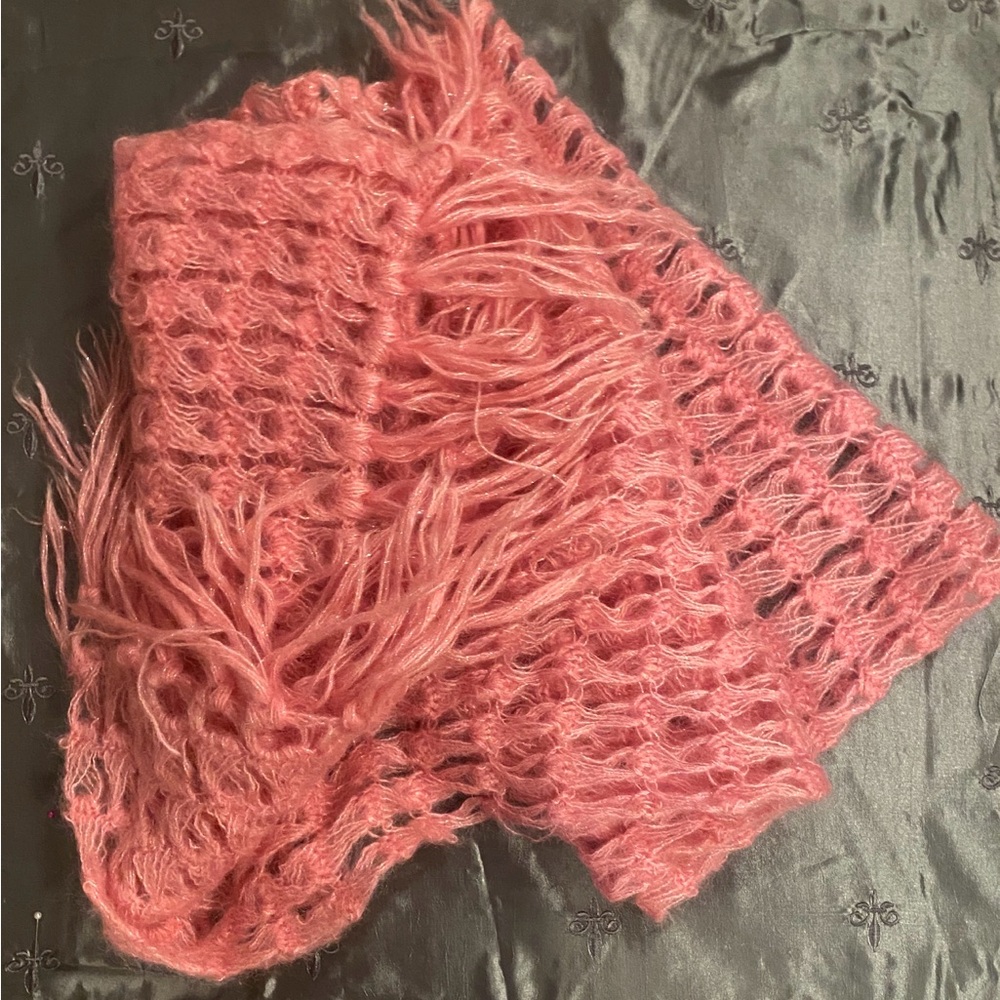 Vintage Fringed Crocheted Salmon Pink Scarf or Wrap - Picture 2 of 5